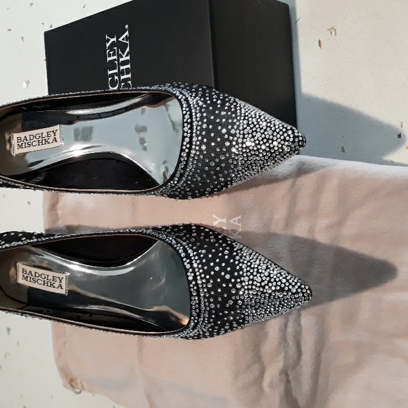 NIB Badgely Mischka EMI pumps in black - Picture 2 of 16